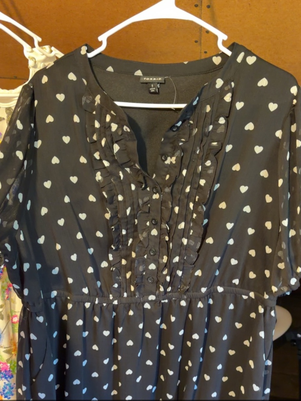 Torrid 1X NWT Black Heart Print Ruffle Front Midi Dress